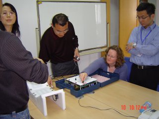 徐州稱重設(shè)備公司和與英國客人交流儀表